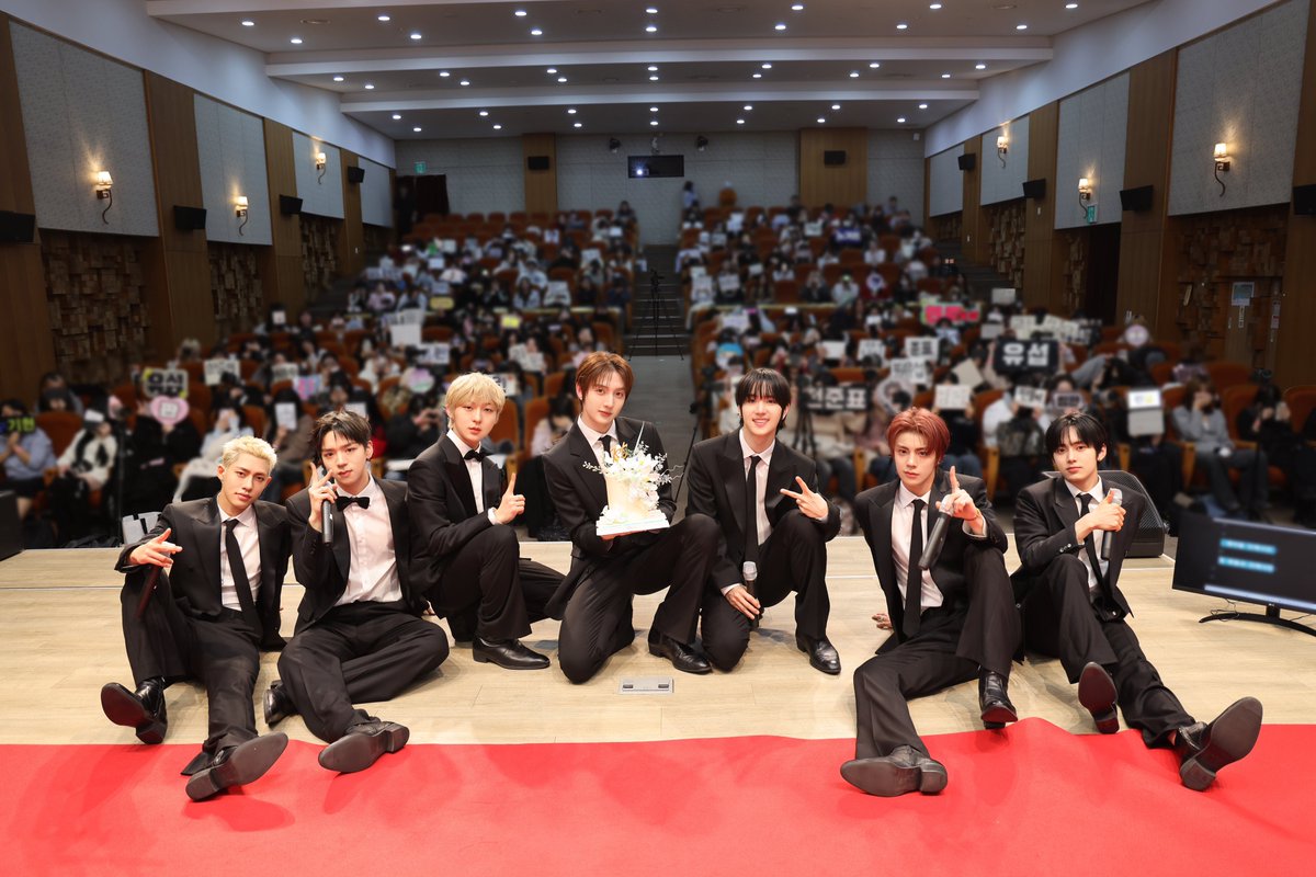 [📸] 260226 NouerA 1ST ANNIVERSARY MINI FANMEETING [SPECIAL AWARDS]

NovA가 만들어 준 1주년
오늘의 대상은 🏆NovA🏆

#NouerA #누에라 #ヌエラ
#NouerA_1ST_ANNIVERSARY