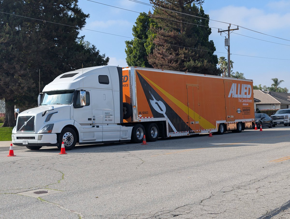 ExpressMovingCA's tweet image. Planning a long distance move from Bakersfield?
Express Moving &amp;amp; Storage offers binding estimates, licensed crews, and safe transport across California and beyond. Your stress-free move starts here

 bakersfieldmover.com
#BakersfieldMover #LongDistanceMoving  #InterstateMove