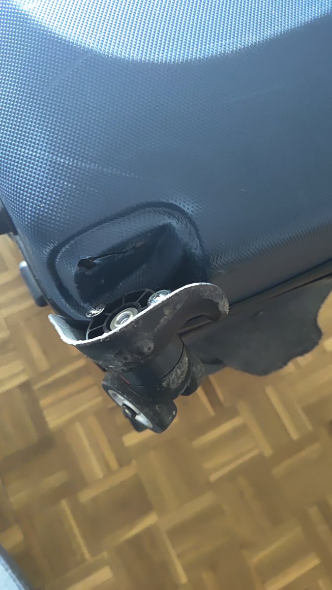 aglezsan's tweet photo. Hola @Iberia
Alguna vez os ha pasado esto de sustraer en los enseres de un pasajero? Y que no atendáis a los clientes, ¿es cultura de empresa? ¿O solo del dpto. de atención al cliente? Hasta cuándo?
@AesaSpain
@eccspain
@consumogob
@consumidores
@AirNostrumLAM
@IAGAviation https://t.co/wFQ0hv2tJN