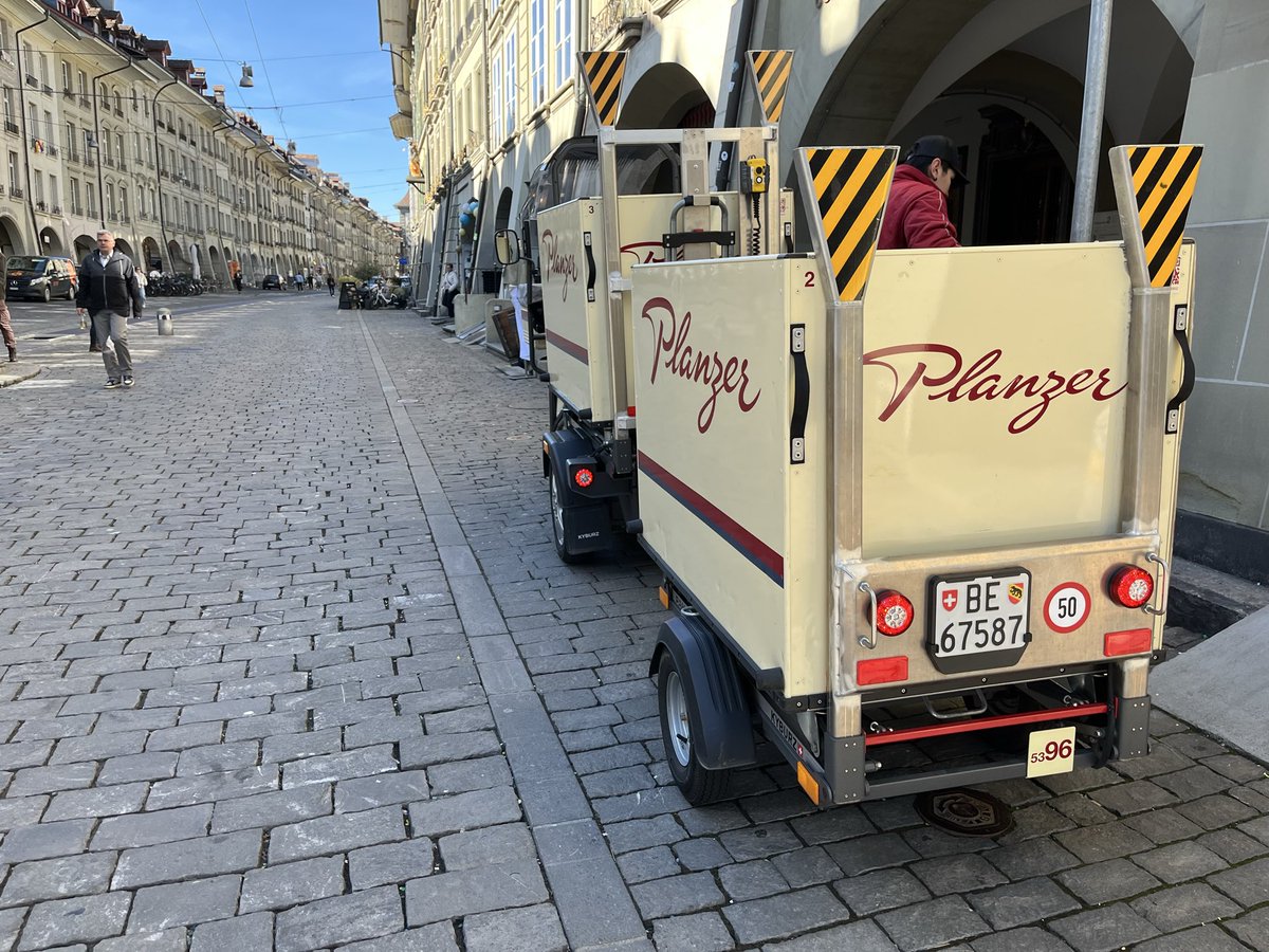 johnstontony's tweet image. Deliver-E

Swiss Kyburz e-bikes now bouncing along with @australiapost 🦘💌

#Kyburz #Planzer #Bern #Schweiz #Switzerland #Australia 🇨🇭🇦🇺