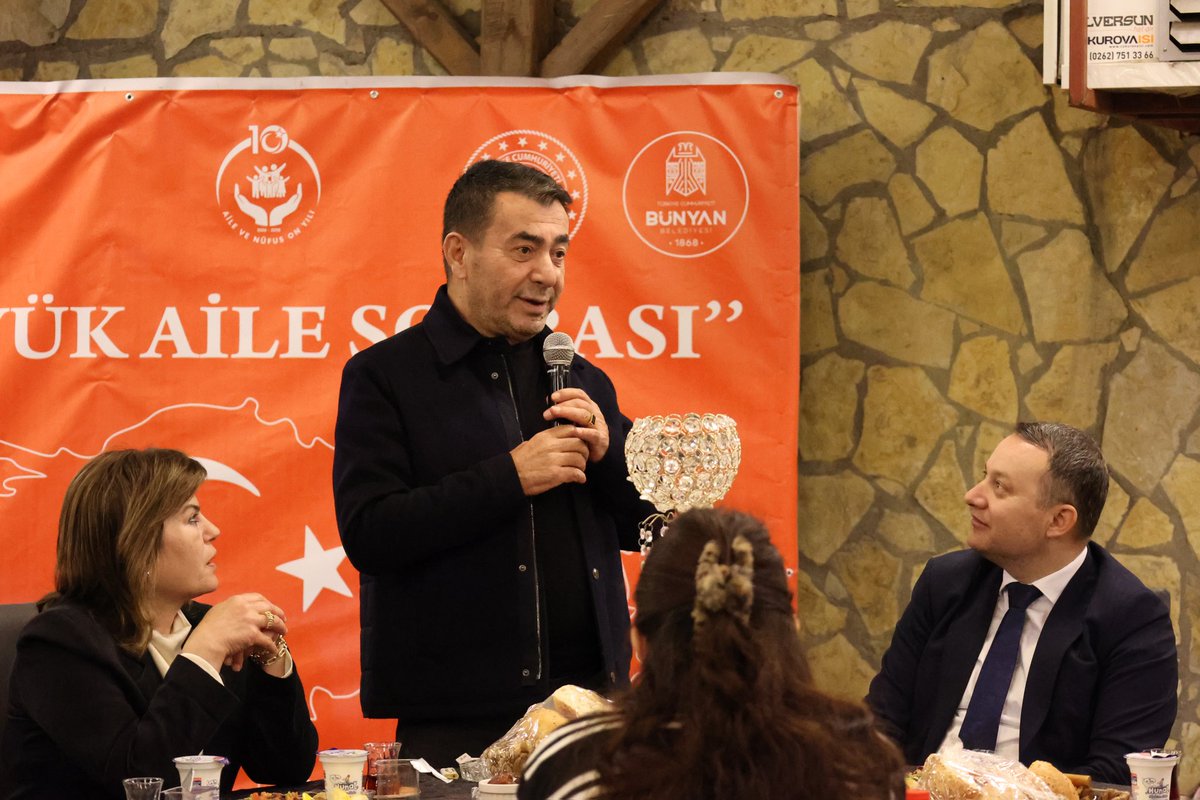 MHPSelahattinM's tweet photo. İlçe Kaymakamımız Sayın Yücel Erdem, kıymetli eşi, eşim Suna Metin, kurum müdürlerimiz ve mahalle muhtarlarımız ile birlikte Kaymakamlığımız tarafından düzenlenen iftar programına katılım sağladık.

Ramazan ayının manevi ikliminde aynı sofrada buluşarak birlik ve beraberliğimizi pekiştirdik. Bu anlamlı organizasyon için Kaymakamımıza teşekkür ediyor, tuttuğumuz oruçların kabul olmasını temenni ediyorum.