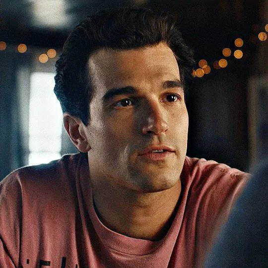 man that look at you like this while you're talking