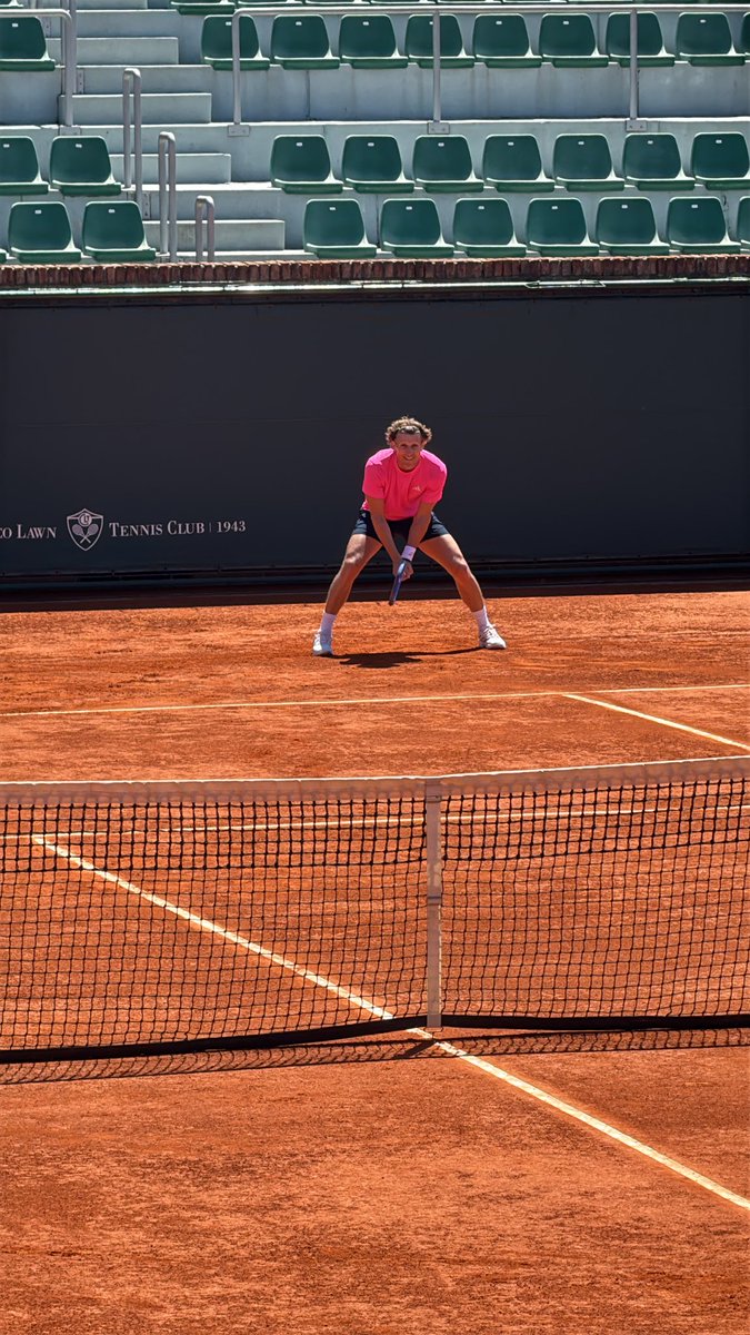 CaroRamonde's tweet photo. Diego Cerutti, #1 del mundo en su categoría +45 se ha tornado en este match en un rical muy desafiante para nuestro icónico Diego Forlán https://t.co/4Dfh2WkvKD