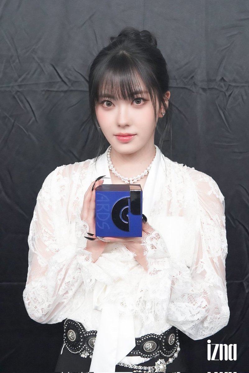 📷] 260226 PLUS CHAT💌 izna – 2nd D Awards Behind Photo #KOKO ver