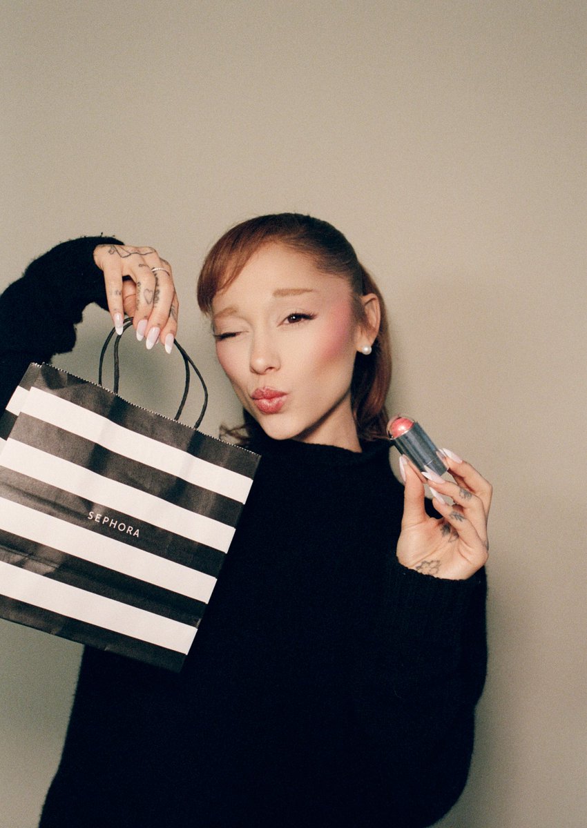 rembeauty's tweet photo. good news @sephora eu 💘

you can now find our new r.e.m. beauty mélange à trois blush &amp; highlight sticks online! find them at select stores starting march 2nd･ﾟ

we can’t wait to see the looks you create ♡ https://t.co/JtvZESUQfs