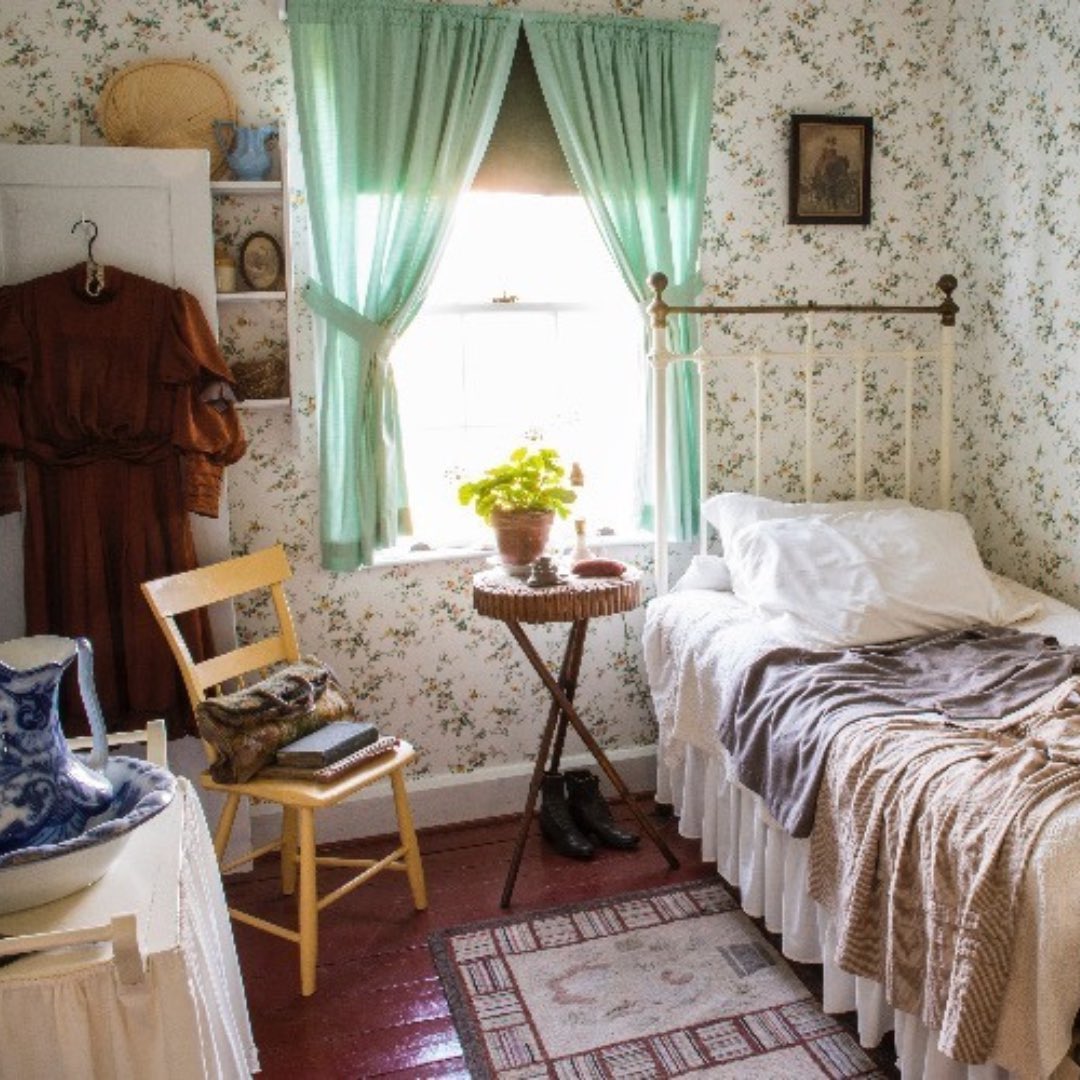 peicapstone2026's tweet photo. Wander through blooming 19th-century gardens, take a peaceful stroll along Lover’s Lane trails, explore the renovated barn, watch classic films, and enjoy period-specific events that bring history to life 👒🍃💚 #SpringOnPEI #GreenGables #ExplorePEI #TourismPEI #HOST4103 https://t.co/cE6g0iRCkS