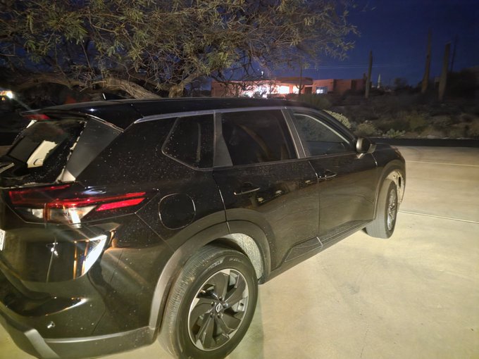 Jose Sanders Journeys Vlogs - 2 pic. @lyft I was not involved in a accident the rear hatch windshield shattered and roadside lied and said I was in a accident https://t.co/4Wm90t2OAR