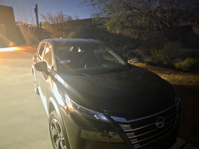Jose Sanders Journeys Vlogs - 3 pic. @lyft I was not involved in a accident the rear hatch windshield shattered and roadside lied and said I was in a accident https://t.co/4Wm90t2OAR