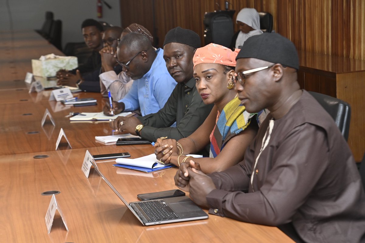 mesrisenegal's tweet photo. Le Pr Daouda Ngom installe le comité du dialogue national de l’enseignement supérieur (18 membres), présidé par le Pr Lamine Gueye. Objectif: coordonner les acteurs du secteur et prévenir les conflits. Cérémonie en présence de Mamadou Lamine Dianté.
#Mesri #Senegal #HCDS #Social https://t.co/3B3pFdHSwV