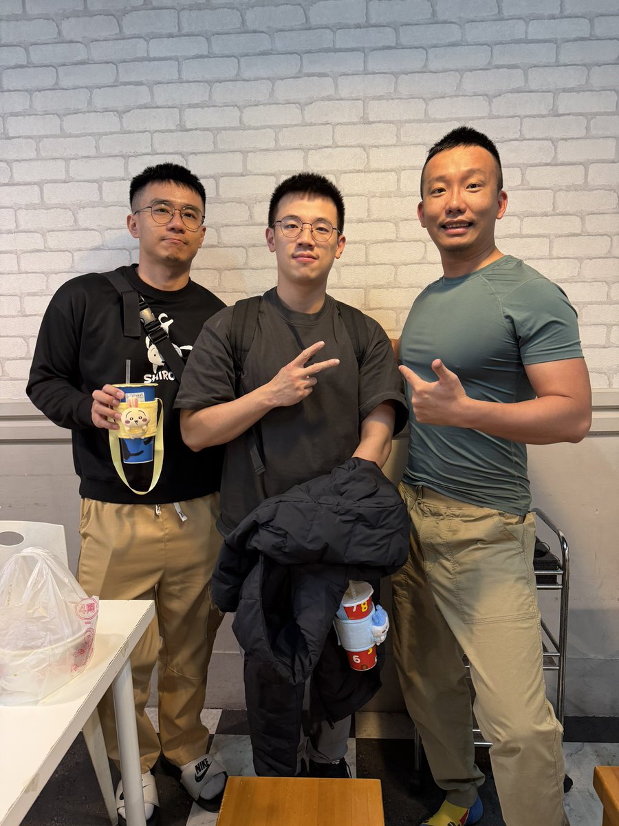 Mini Wolf tweet media