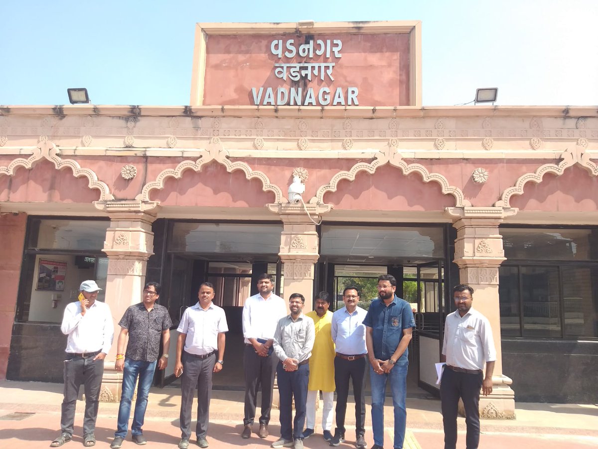 વડનગર શહેરના વિકાસ કાર્યોની સમીક્ષા અનુસંધાને પ્રવાસન વિભાગના અધિકારીશ્રીઓ શહેરના વિવિધ સ્થળોની મુલાકાત કરી <a href="/KheraluPra44131/">Prant officer Kheralu and ERO 20</a> <a href="/CollectorMeh/">Collector Mehsana</a>