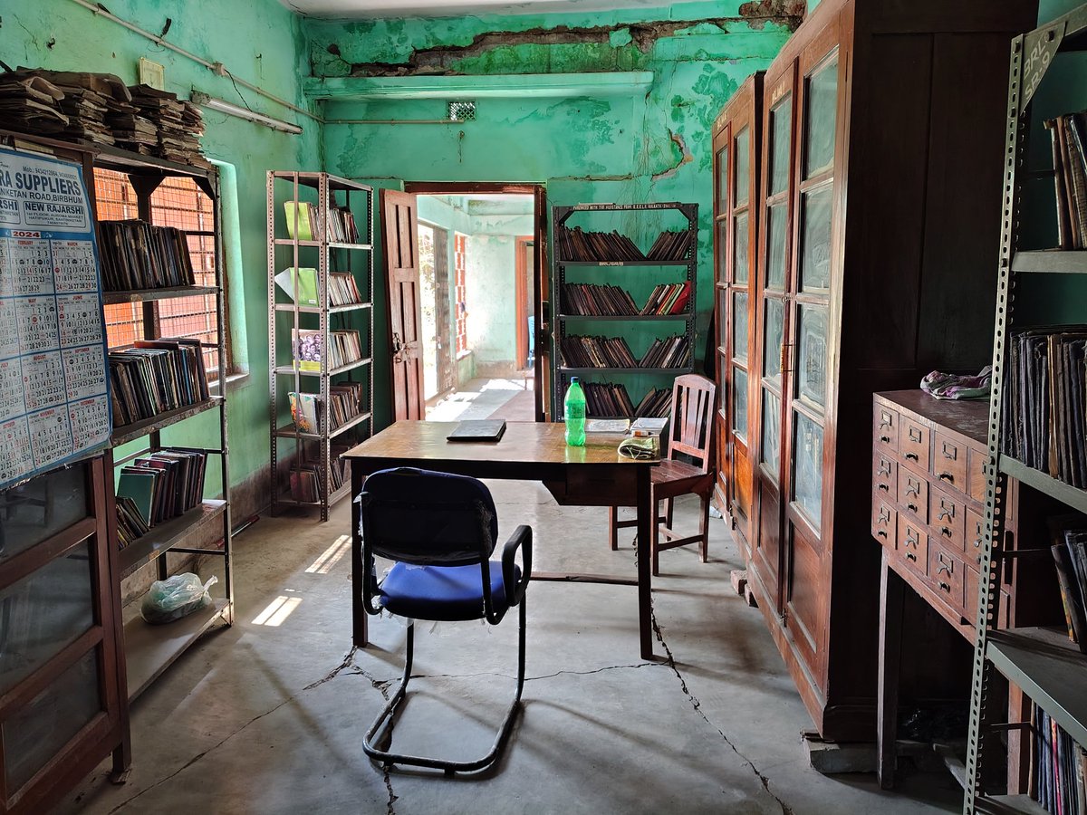rrkumar1998's tweet photo. @rrkumar1998 Today visited Bargram Palli Seva Niketan Gouribala Smriti Rural Library, Bargram, Birbhum a beneficiary library of @RrrlfKolkata under library advocacy program & for ensuring quality library services. It holds 9216 Books. @DrAPSingh_BHU
#BooksforAll
#LibrariesforAll https://t.co/3nBzr1mq4e