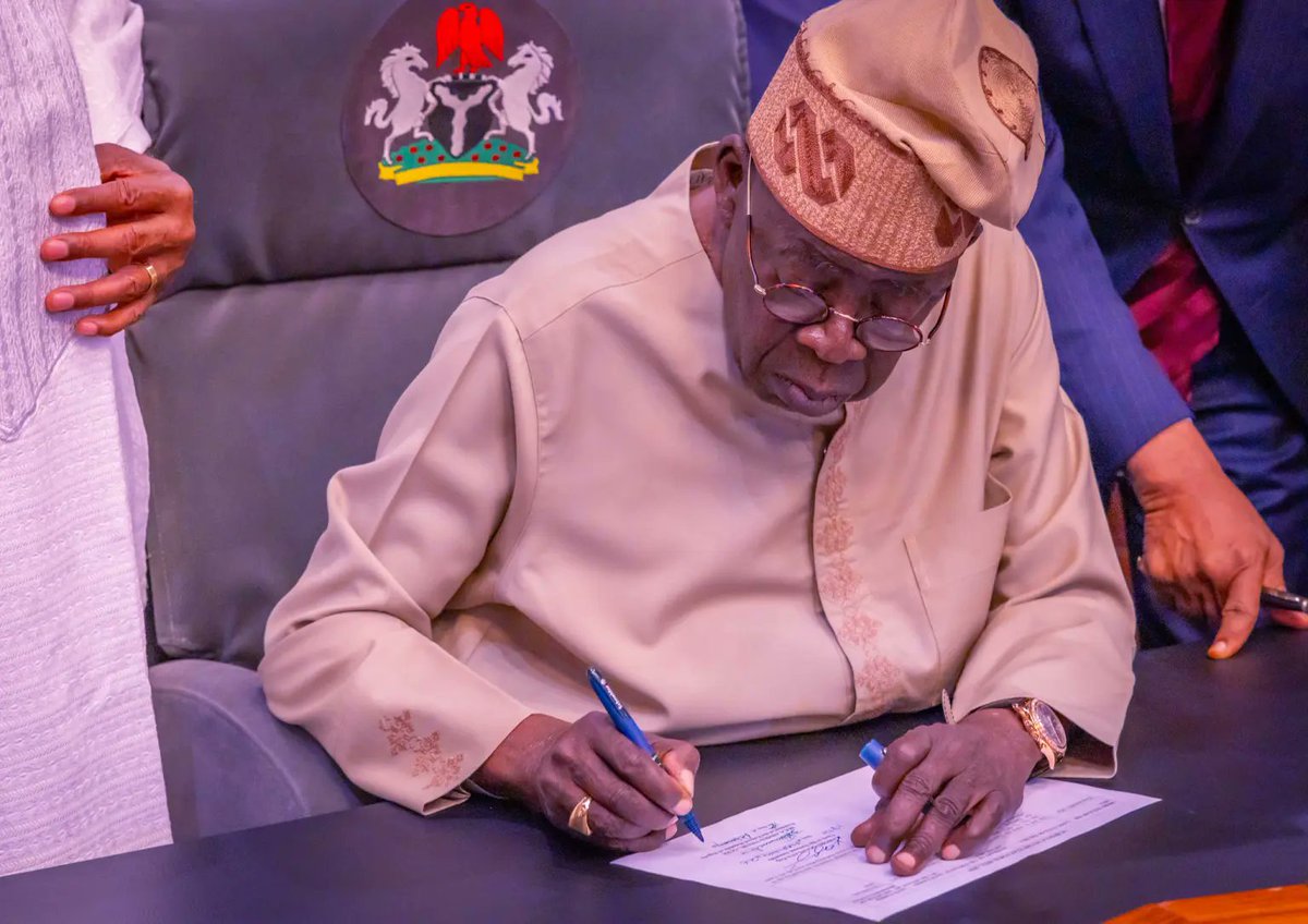BREAKING NEWS: President Bola Tinubu Signs Executive Order For Direct Remittance Of Oil and Gas Revenues to the Federation Account