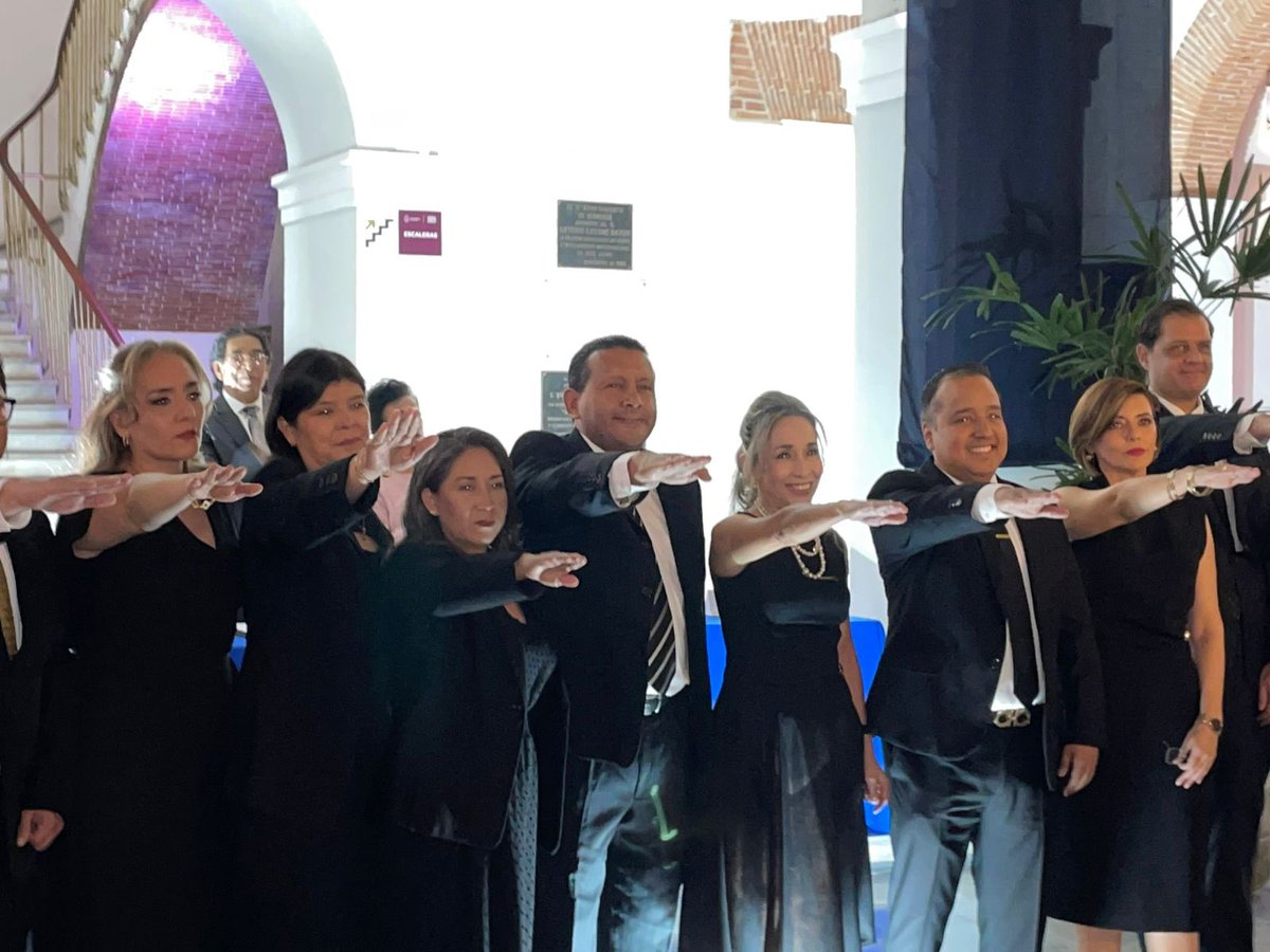 En representación de nuestro Presidente <a href="/JorgeAlardinC/">JORGE RAFAEL ALARDÍN CÓRDOVA</a>, la Arq. Deya Álvarez, VP. de este Organismo, asistió a la Toma de Protesta del Colegio de Colegio De Arquitectos Del Puerto De Veracruz, encabezado por la Arq. María del Carmen Ixtepan Turrent. 

#LaFuerzaDeTodosJuntos