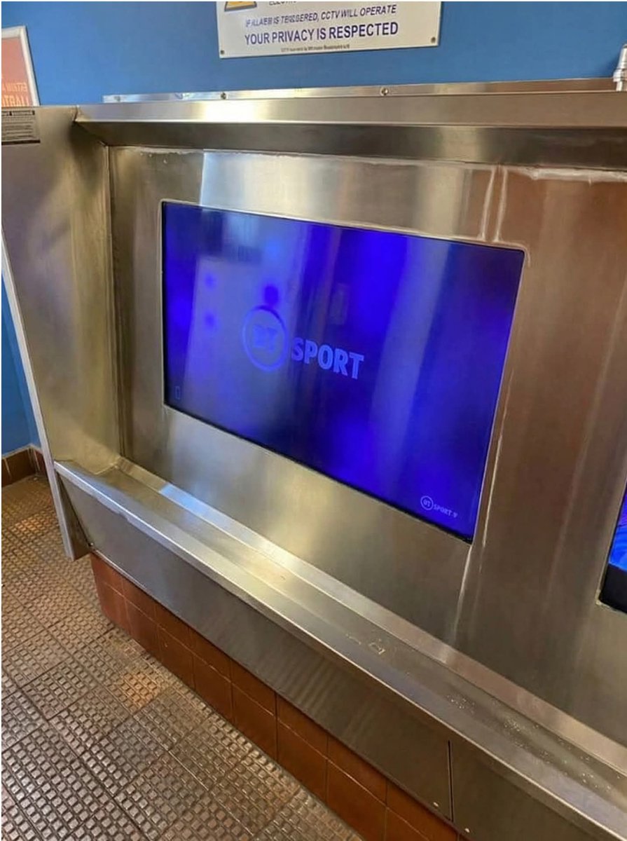 AwayDaysClub_'s tweet photo. This pub in Ipswich has TVs built into the urinals so you don't have to miss a minute of the footy 👌🏻 https://t.co/3WjVHgfFI0