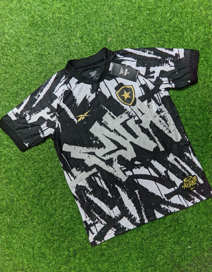lojaelhsports's tweet photo. Camisa IV Botafogo 25/26
A camisa Botafogo IV Aura 90 é puro estilo retrô!
Inspirada na vibe dos anos 90, moderna na medida certa e perfeita pra quem vive o Glorioso com personalidade.
Link nos comentários
#Botafogo #Glorioso #Aura90 #CamisaIV #Futebol #CamisaDeTime #ELHSports https://t.co/HPUhD5U2qg