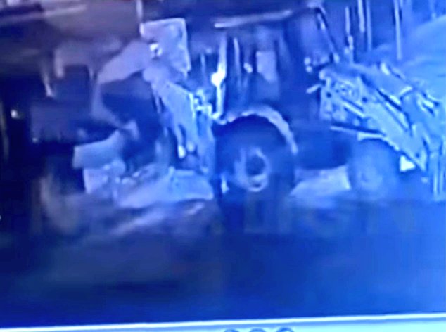 भारत में सत्ता का बढ़ता धमंड, 
असम के कछार जिले में लगी पूर्व प्रधामनंत्री श्री जवाहरलाल नेहरू जी की 10 फिट की प्रतिमा बीजेपी ओर आरएसएस के कार्यकर्ताओं ने गिरा दी।
बीजेपी ओर आरएसएस की सोच अब नीचता पर जा रहा हैं।
<a href="/INCIndia/">Congress</a> <a href="/nsui/">NSUI</a>
<a href="/OfficeOfAaidan/">Office Of Aaidan Swami</a>
#JawaharlalNehru