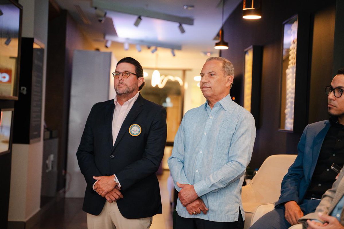 COLIMDO's tweet photo. El presidente del Comité Olímpico Dominicano, ingeniero @GaribaldyBta participó en la fiesta del 60 aniversario de la Federación Dominicana de Golf.
Bautista felicitó a la Fedogolf y la calificó como una federación modelo.
#Colimdo #FedoGolf https://t.co/FVBb9RoVDZ
