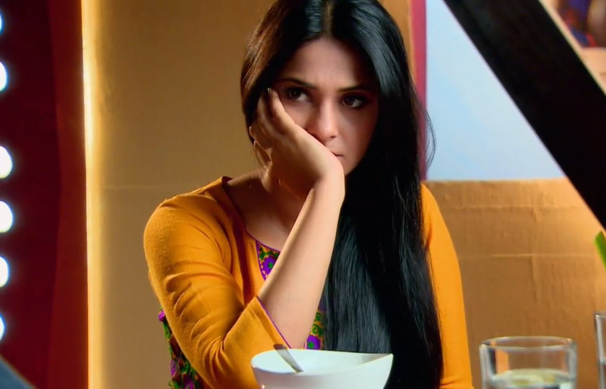 #JenniferWinget as Kumud is such a comfort character that my eyes never get tired of seeing her
Yes, we all love ghagra choli Kumud but this version of Kumud is highly underrated
This Kumud deserves more love.
No heavy styling, no drama just simplicity, grace, and timeless charm.