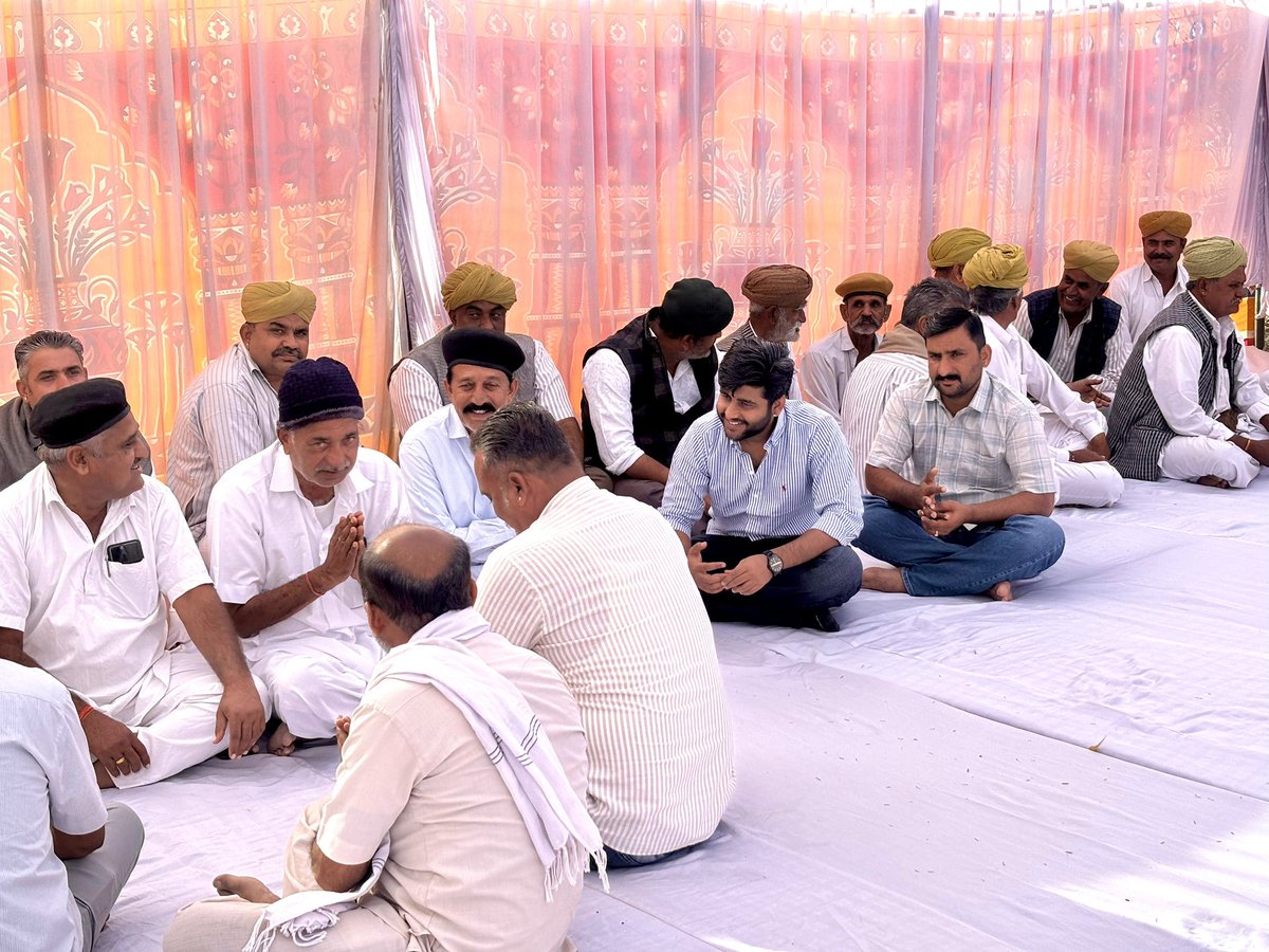 छोटे भाई रणवीर ने विधानसभा क्षेत्र के ग्राम कोटड़ा में मेरे पारिवारिक सदस्य श्री गुरदीप सिंह जी के पूज्य पिताजी आदरणीय श्री हठु सिंह जी राठौड़ का हाल ही स्वर्गवास होने पर उनके निवास स्थान पहुँचकर पुण्यात्मा को श्रद्धांजलि अर्पित की तथा शोकाकुल परिजनों से मुलाक़ात कर संवेदनाएं