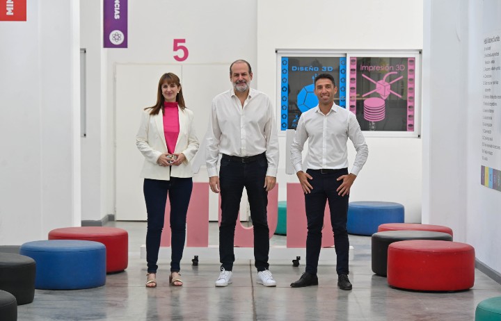 Lanzamiento de los Cursos de Formación 2026 de Bahía Hub ingenierowhite.com/2026/02/26/lan… #Locales