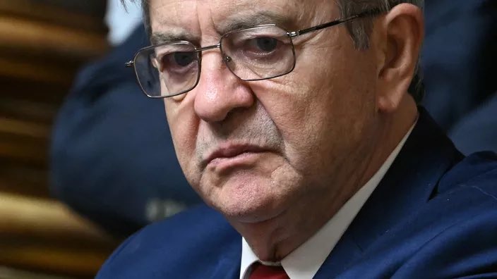 71% de rejet 👊 
Jean-Luc Mélenchon est la personnalité politique LA PLUS REJETÉE des Français

.<a href="/JLMelenchon/">Jean-Luc Mélenchon</a> traîne comme un boulet le titre de personnalité politique la plus rejetée des Français (71% ; +2 points depuis la mort de Quentin Deranque).
lefigaro.fr/politique/mort…