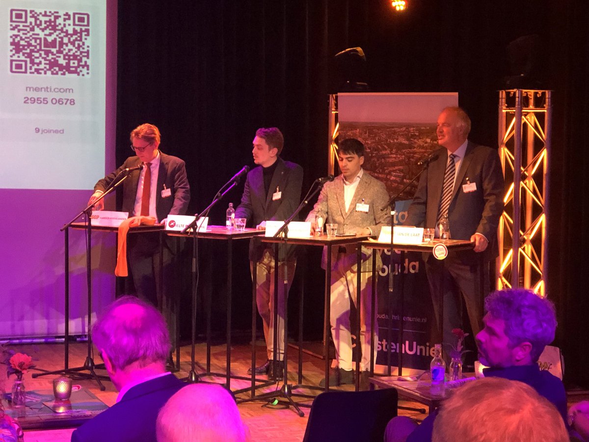 DitiszoGouds's tweet photo. Goed gevulde Theaterbakkerij bij ondernemersdebat met deelname van de meeste Goudse politieke partijen. https://t.co/4JPrP8htCl