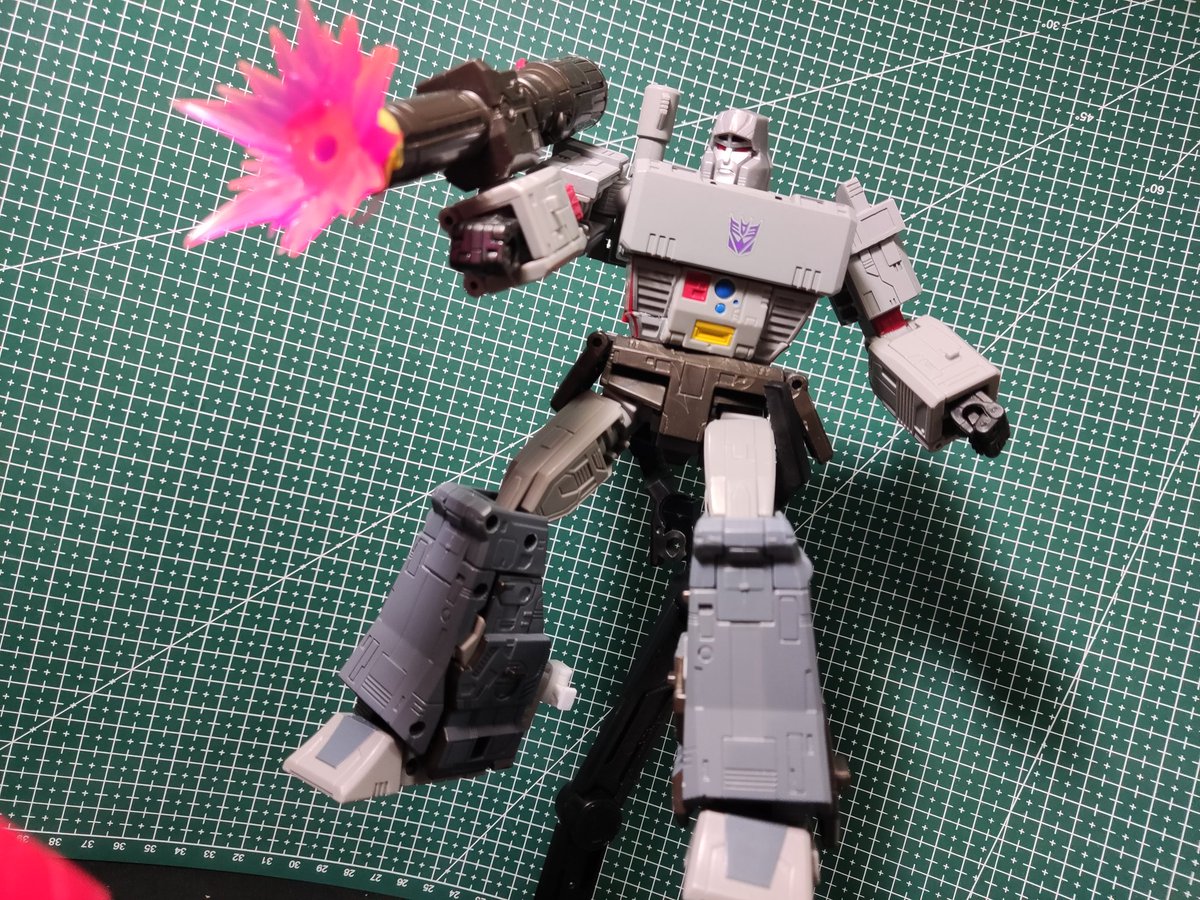 DDD-damn tweet media