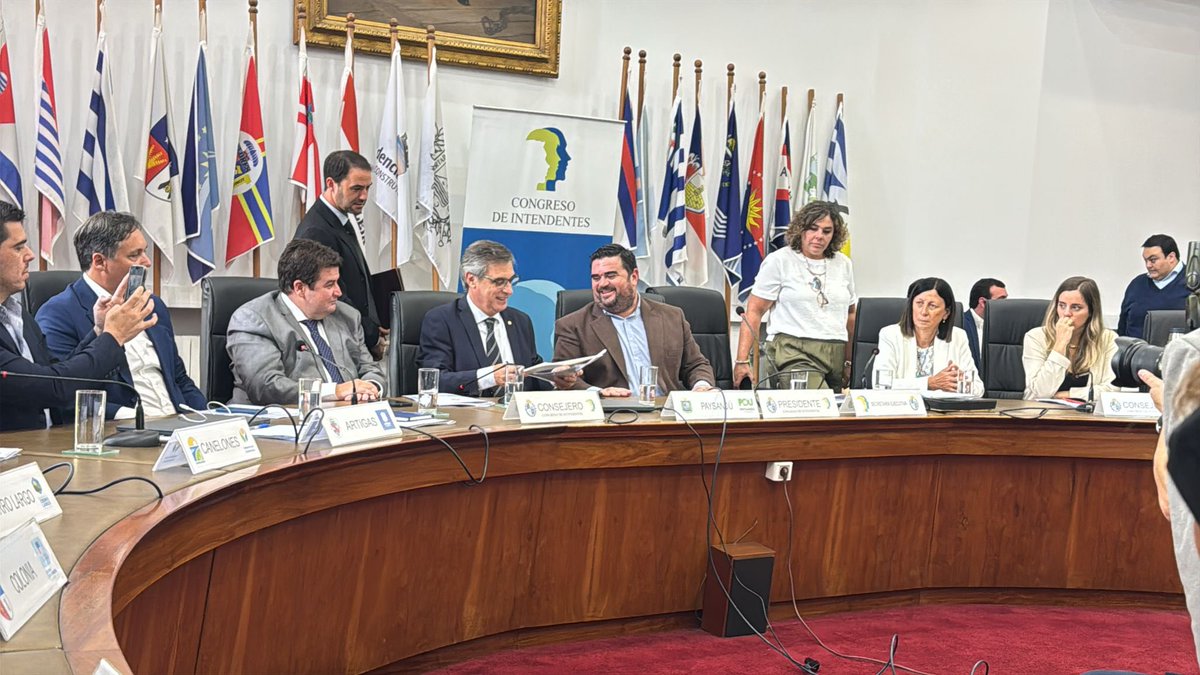 La aprobación del Convenio “Limpiasueldos” con el Banco República da respuesta a un reclamo histórico, instrumento permitirá ordenar las finanzas en los hogares de los trabajadores municipales, ofreciendo una alternativa frente a préstamos con tasas q muchas veces rozan la usura.