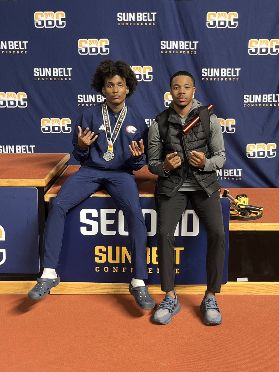 kendal8white's tweet image. First indoor conference as a coach in the books — three athletes medaled! Couldn’t be prouder of the work they’ve put in. 💪🏽 #CoachLife #TrackSeason