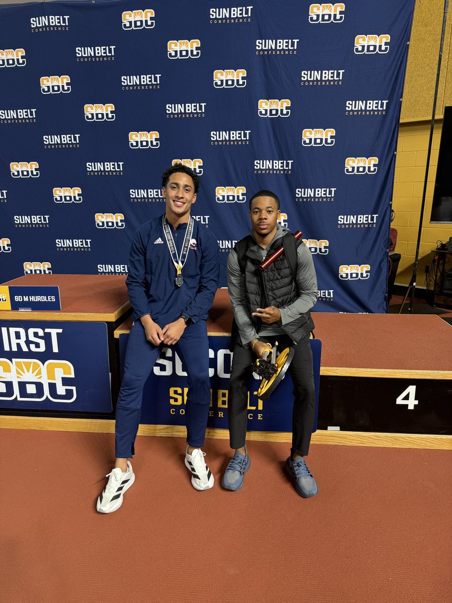 kendal8white's tweet image. First indoor conference as a coach in the books — three athletes medaled! Couldn’t be prouder of the work they’ve put in. 💪🏽 #CoachLife #TrackSeason