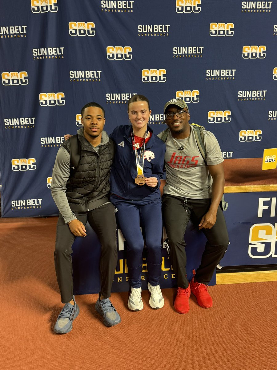 kendal8white's tweet image. First indoor conference as a coach in the books — three athletes medaled! Couldn’t be prouder of the work they’ve put in. 💪🏽 #CoachLife #TrackSeason