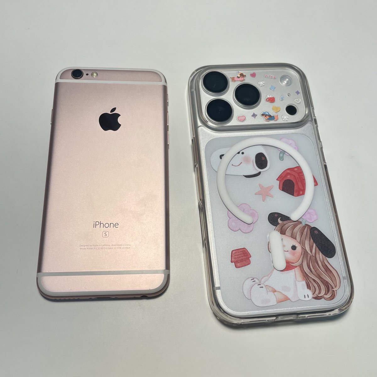 ต้องยอมรับในความทนของไอโฟนจริงๆนะ
เป็นคนที่ใช้ iPhone ข้ามรุ่นไปเยอะเหมือนกันเพราะไม่ใช่คนที่เปลี่ยนบ่อย จาก 6s มา 12 มา 17pro (ถ้าไม่ติดว่าอยากเอากล้องไป ถ่ายศิลปินชัดๆก็ยังไม่ซื้อแน่ คือ 12 ใช้มา 5 ปียังใช้ได้สบายมาก) แต่ที่อึ้งคือใช้ 6s มา 5ปี วางทิ้งไว้เฉยๆในระหว่างใช้ 12 อีก