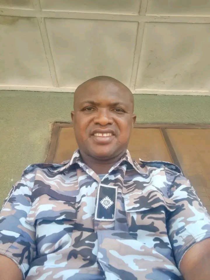 Always put their faces out there.
Let those who are heroes be known even when they paid the ultimate price 

“Police Officer Ð!es From Gunshot Injuries After Gallantly Foiling Attack, Shøơting 3 Armed Robbers Ð3ad In Benue.”