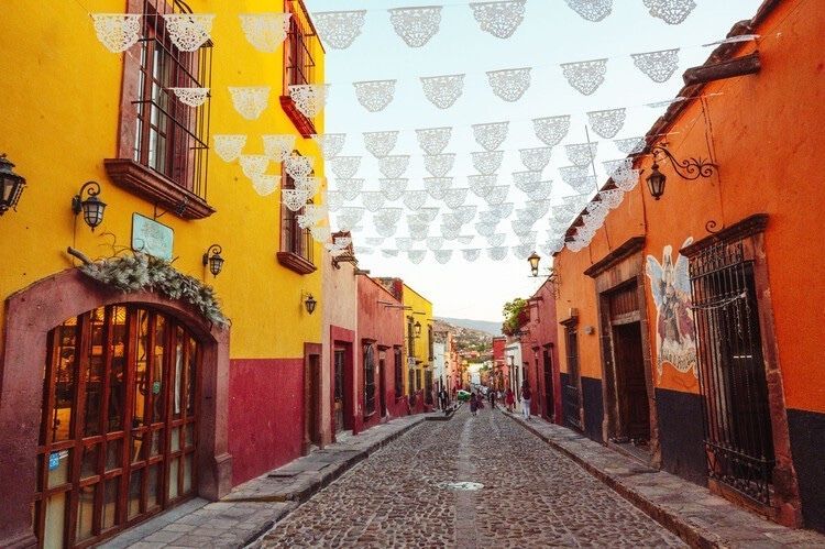 Mexico Travel Advisory Updated as Airlines Resume Normal Operations.

What Travelers Should Know: Travel + Leisure 

apple.news/AB2rJjR5jReCet…

#MexicoTravel #NormalOperationsResumed #TravelerAlert #UndercoverJetsetter ￼