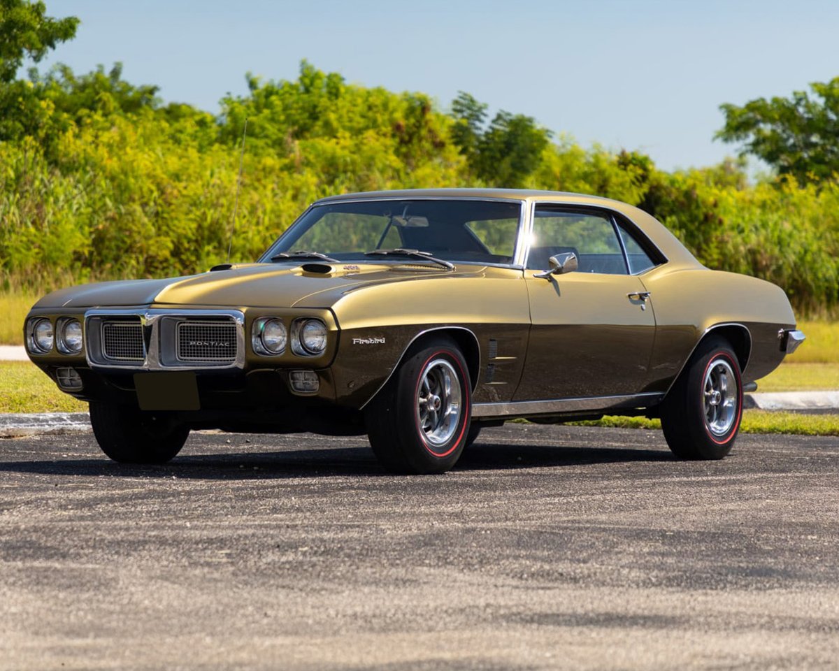 Being first just hits different. This 1969 #Pontiac #Firebird 400