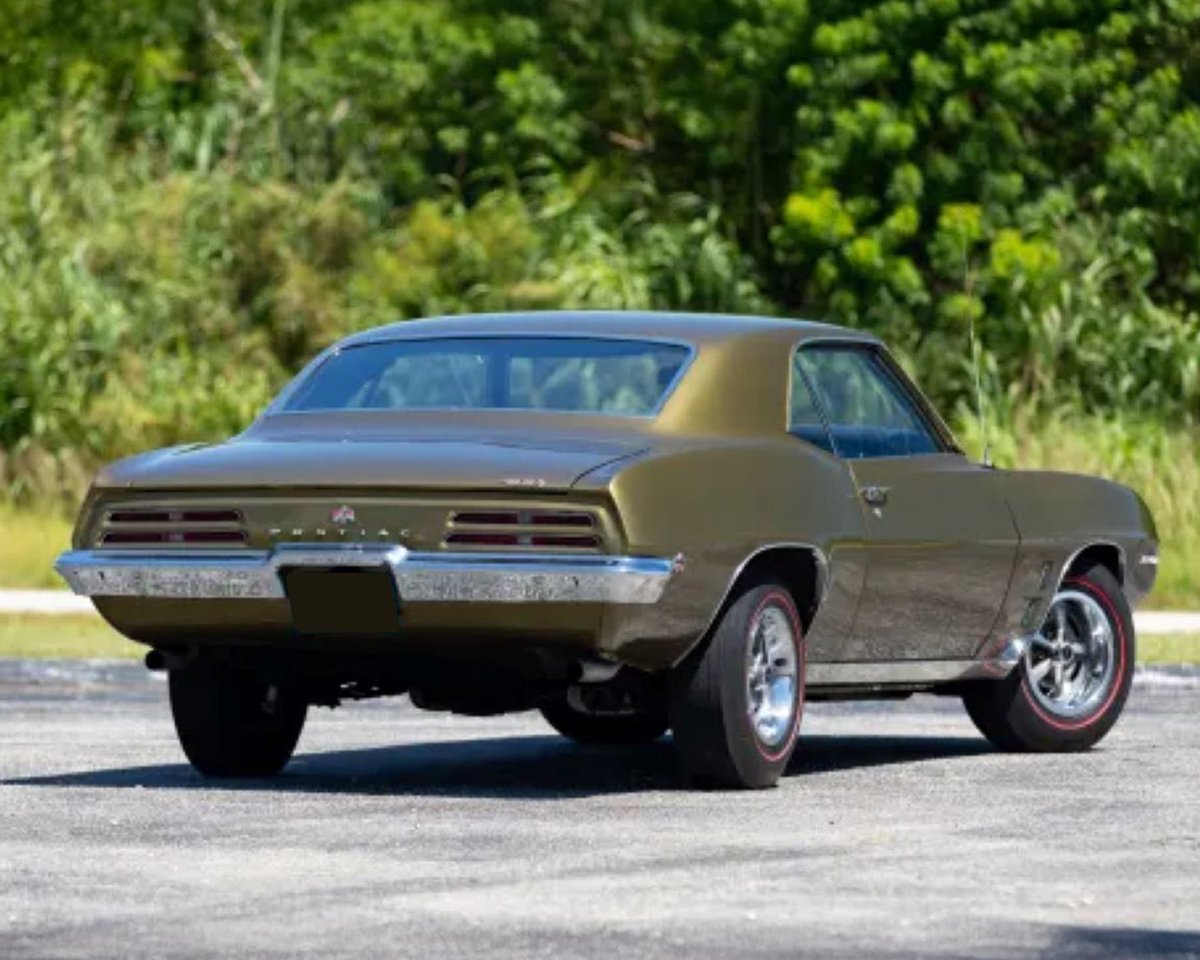 Being first just hits different. This 1969 #Pontiac #Firebird 400