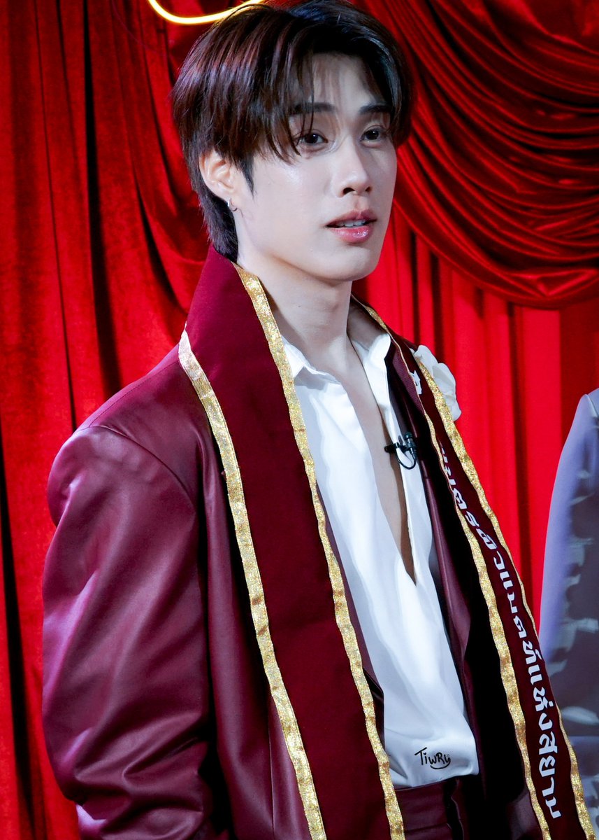 ขอยาดลง เรื่องหล่อ ๆ ในวันนี้

CHARMISS PERFECT HEART TFO
#CharmissShowxTleFirstOne 
#TLE_mtm