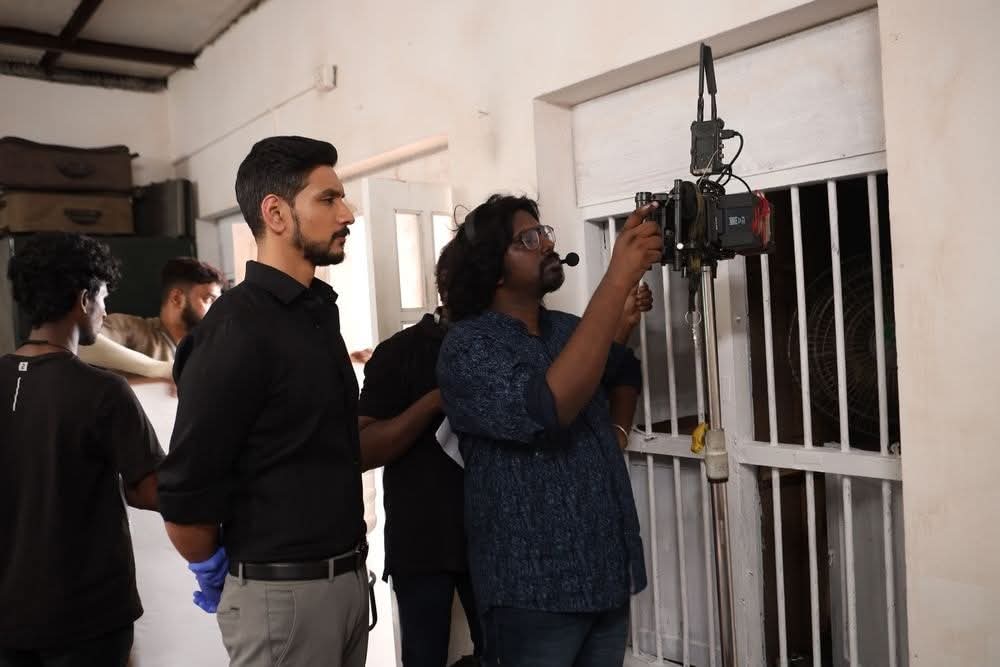 GKFC_Madurai's tweet photo. From #ROOT movie working still Director and Our Ilavarasan #GRK 

Update coming soon 🎬🔥

@gauthamramkarthik | @sooriyaprathap
@verusproductionsofficial
@mujeebshaik85

#gauthamramkarthik #RunningOutOfTime #GRKFans https://t.co/8fPEqwjMHZ