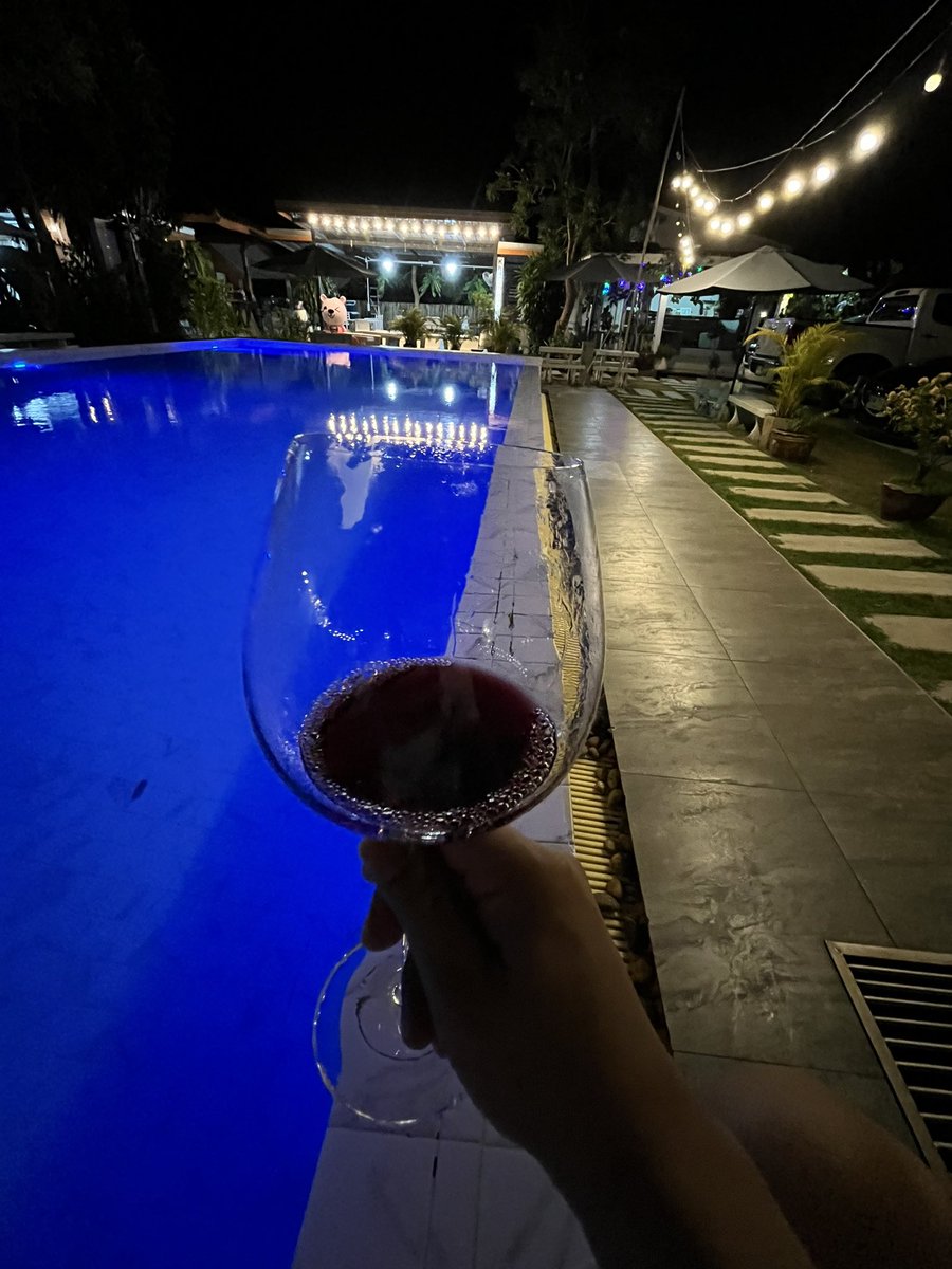 Franklive__'s tweet photo. ดินเหนียว 🥂

#happiness 🌊🌴
#khanombyresort
#นครศรีธรรมราช 
#ขนอม 📍 https://t.co/Qaz3f8KgnS