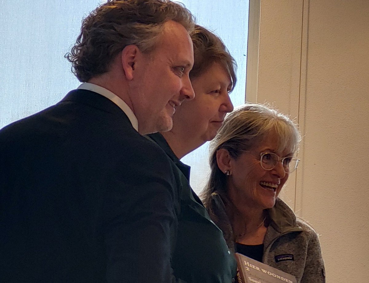 Gisteren bood Soesja Citroen haar 2e boek aan over de Goudse Stolpersteine (Hier woonde) in het Huis vd Stad.