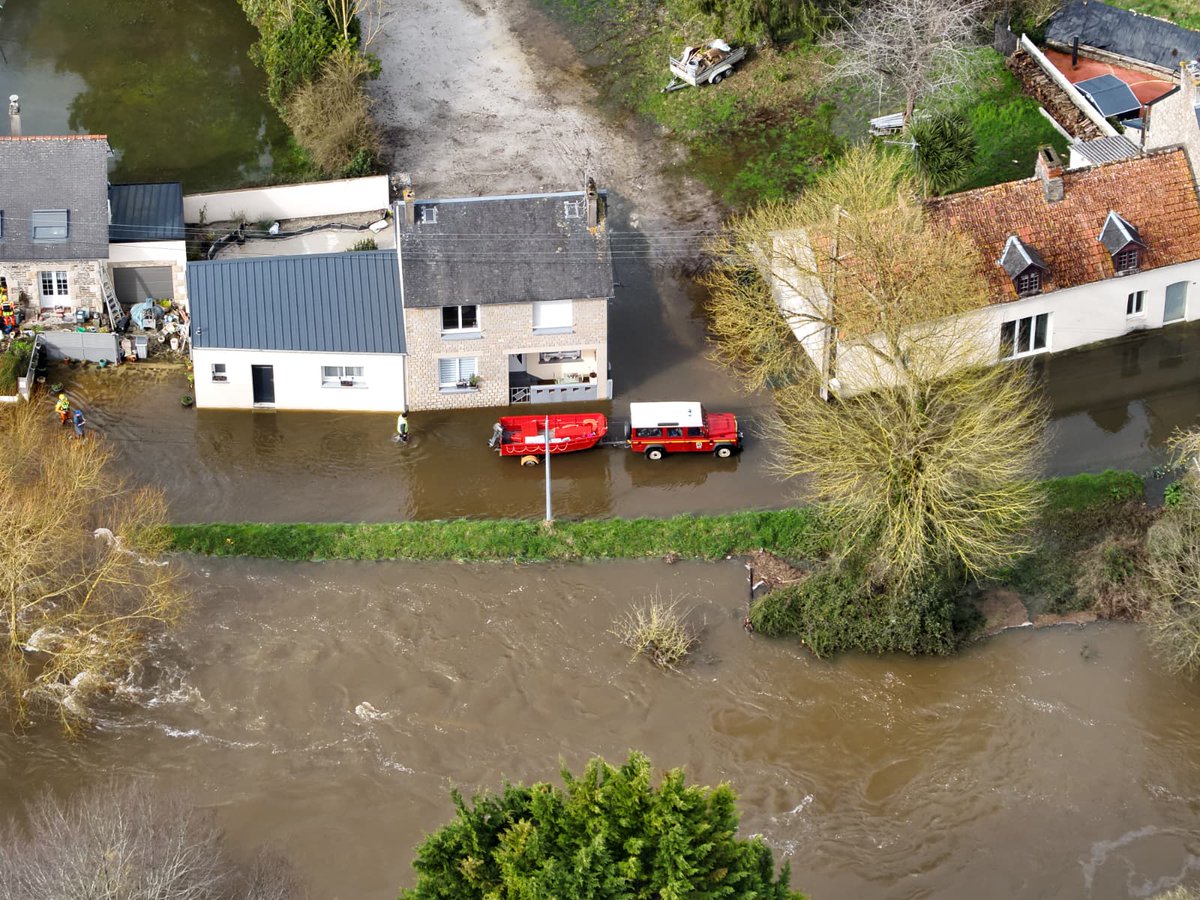 Sapeurs-Pompiers 50 tweet media