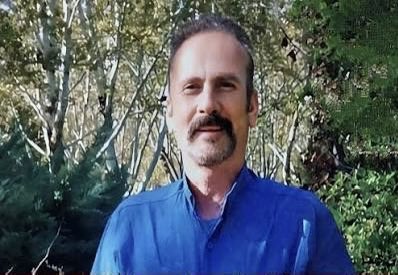 هموطنان مهربان و مبارز ممنون میشم، عکس  جاویدنام«عمو قدیر علی رمضانی ۵۸ ساله، پدر ۴ فرزند و معمار ساختمان از شاهین شهر»، که به دست خامنه ای و مزدوران موشعلی به قتل رسید،را بازنشر کنید.#انقلاب_شیروخورشید #IranMassacre‌ #جاویدشاه #KingRezaPahlavi