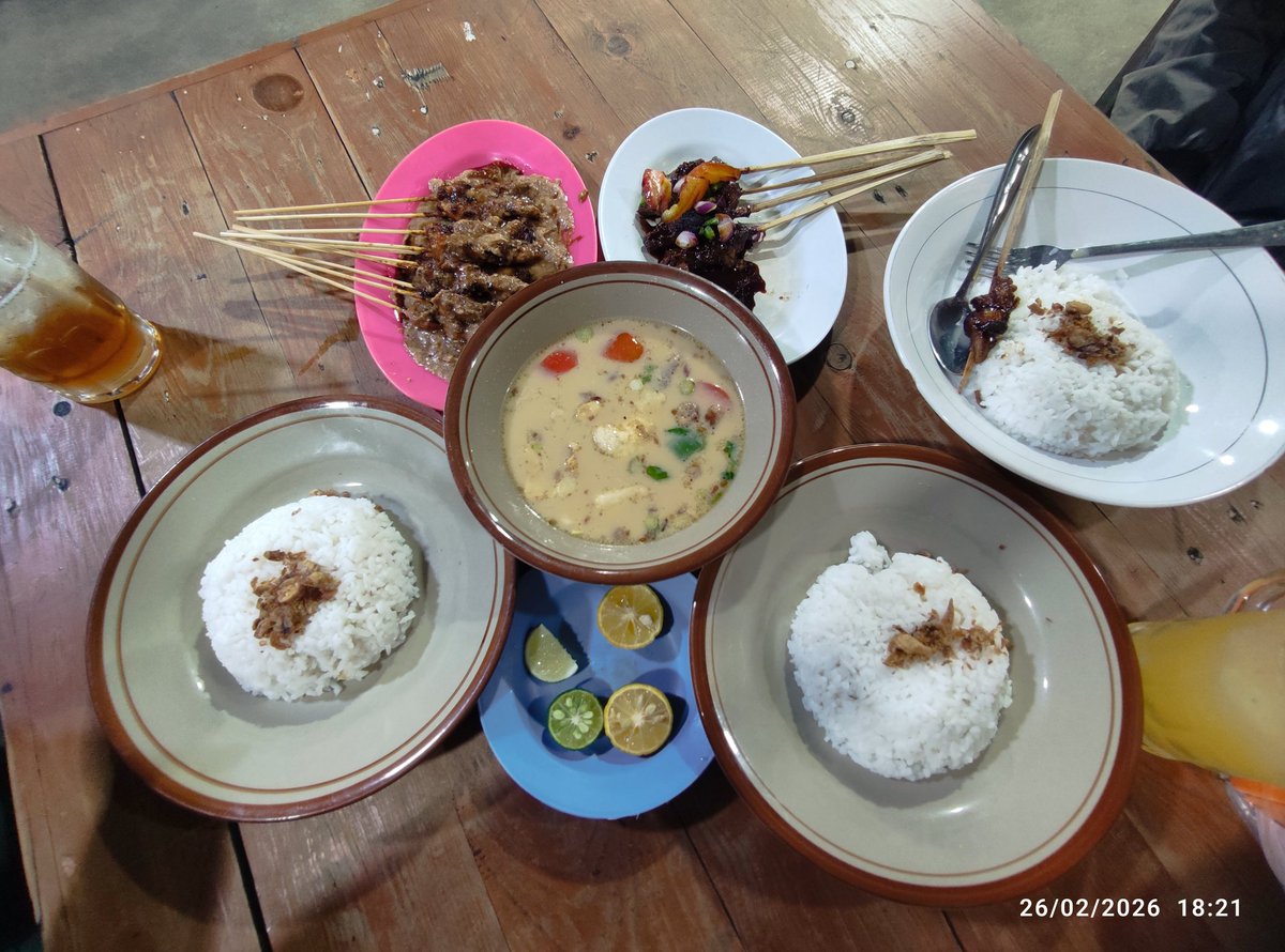 darksweetone's tweet photo. Menu sahur tdi pagi,, 

menu buka puasa tdi sore. 

alhamdulillah, anak lanang full puasanya hr ini 😊

alhamdulillah 🙏 https://t.co/JTdWuf6k2I
