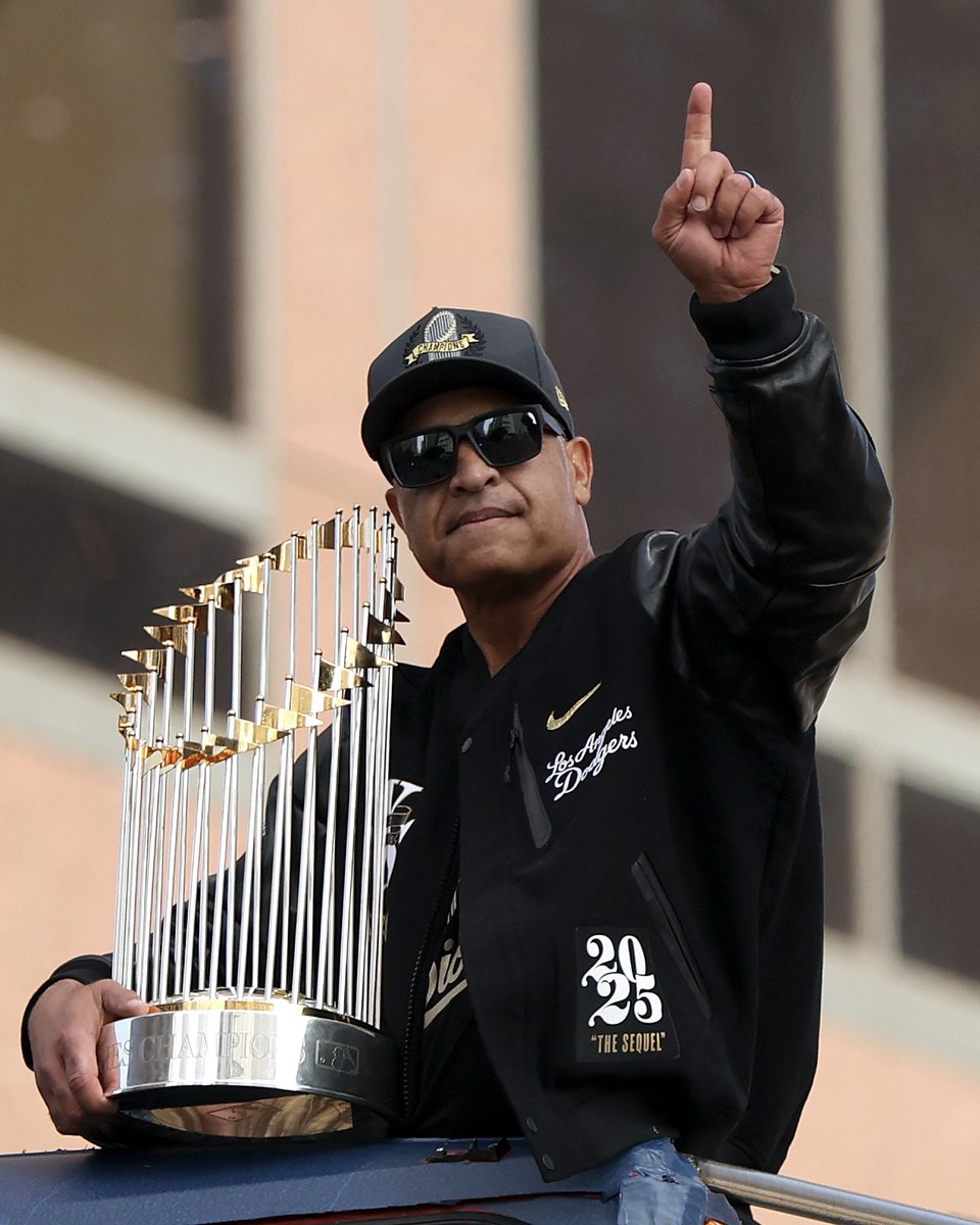 DYK: Dave Roberts has the highest winning % (.621) as a manager in modern AL/NL history (minimum 100 games). His 69 postseason wins – which include 5 NL pennants and 3 World Series titles – are also the third most all time. #BlackHistoryMonth