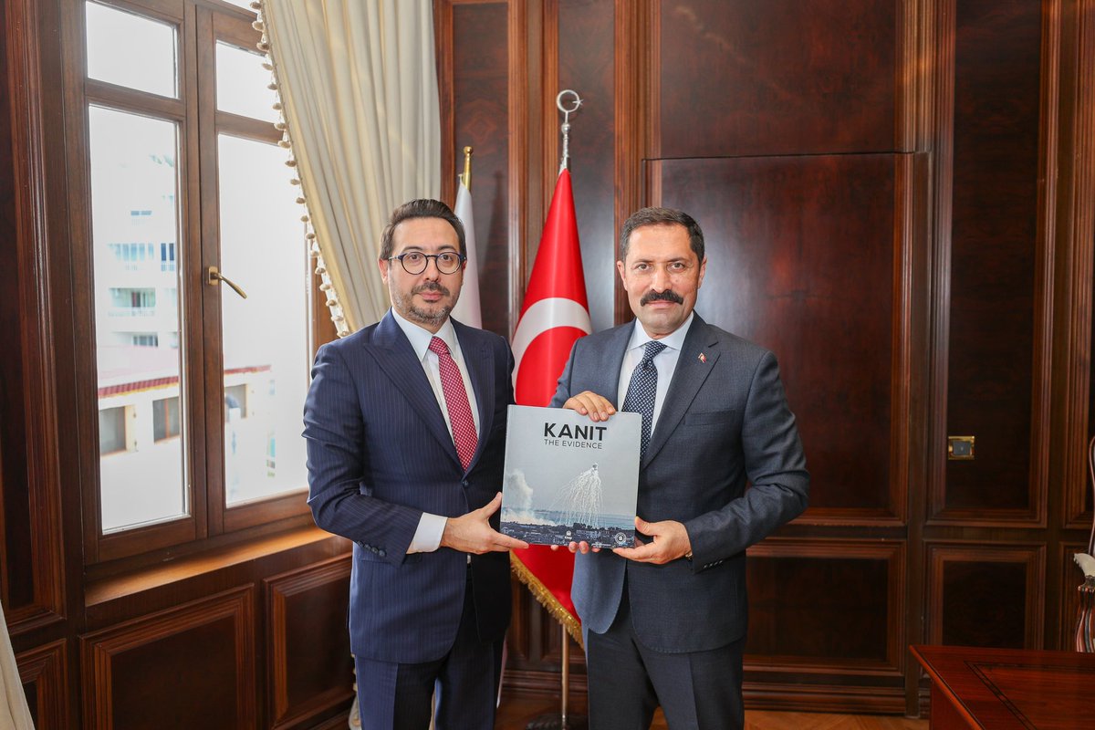 HatayValiligi's tweet photo. 📌Anadolu Ajansı Yönetim Kurulu Başkanı ve Genel Müdürü Serdar KARAGÖZ, Anadolu Ajansı Yönetim Kurulu Başkan Yardımcısı Oğuz Enis PERU ve Anadolu Ajansı Adana Bölge Müdürü İbrahim ERİKAN, Valimiz Mustafa MASATLI’yı makamında ziyaret etti. https://t.co/wsAjGrPiV6