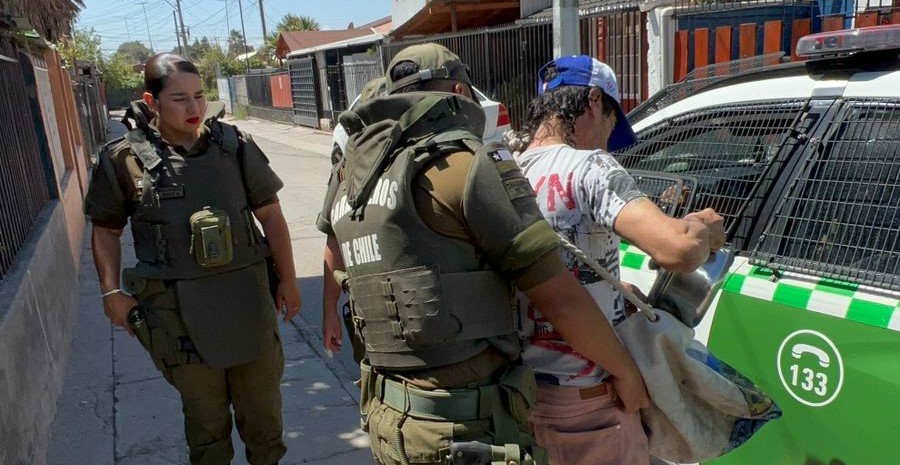 carab_ohiggins's tweet photo. En el marco del Plan Calle Sin Violencia en #Rancagua,  @Carab_Ohiggins Centauro #Cachapoal detuvo 5 sujetos: 3 por órdenes vigentes; y 2 en flagrancia por microtráfico. En el operativo conjunto con Seguridad Pública @munirancagua se realizaron más de 150 controles de identidad y vehiculares preventivos.  
#OrdenyPatria