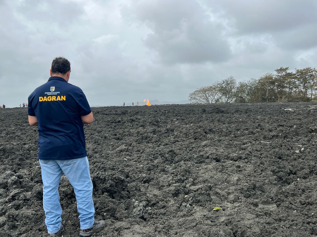 Antioqueños, la Gobernación ha dispuesto de todas sus capacidades para atender la emergencia en San Juan de Urabá, presentada ayer por la erupción de un diápiro de lodo. Equipos del Dagran, la Secretaría de Infraestructura y Ambiente, hacen presencia en la zona.

El Consejo