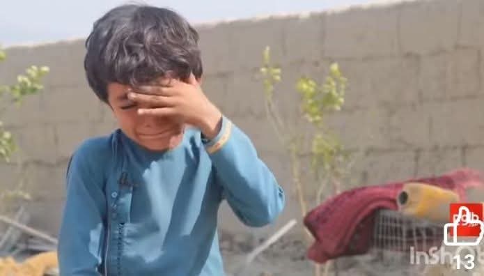 روان يمه د بریا پر لوري ګام اخلمه ځم 
یتیمه ستا د اوښکو انتقام اخلمه ځم

زه هغه بزدل نه یم چي ویده ماشومان ولم 
سنګر کي يې په ډاګه سرعام اخلمه ځم