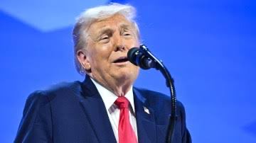 __Terrific__'s tweet image. Trump’s term 2 approval ratings started going down immediately.

Instead of lower prices on “day 1” he pardoned #January6th rioters.

Instead of ending Russia’s war, he cut off aid to #Ukraine.

Instead of releasing his HC plan, #Trump ripped HC away from millions of Americans.